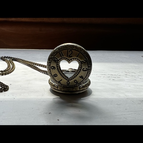 Heart clock pendant Hot Topic - Picture 3 of 4